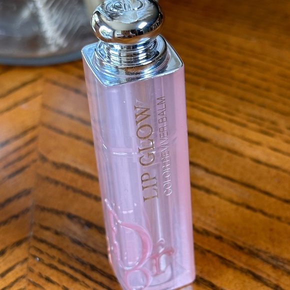 DIOR
Addict Lip Glow Color Reviver Balm 006
Berry 0.11 oz - Picture 2 of 5
